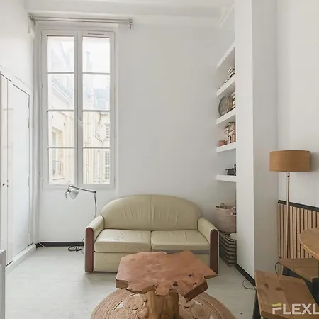 Charming In The 4th District Of * Paris