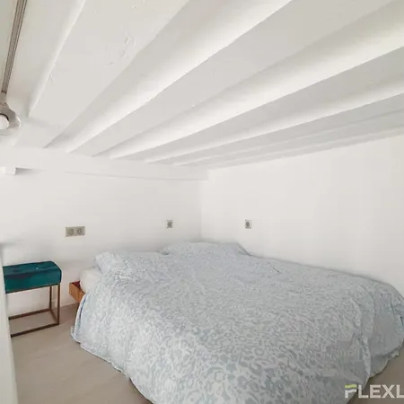 Charming In The 4th District Of Paris