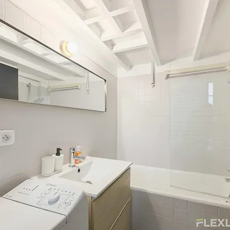 Charming In The 4th District Of Paris