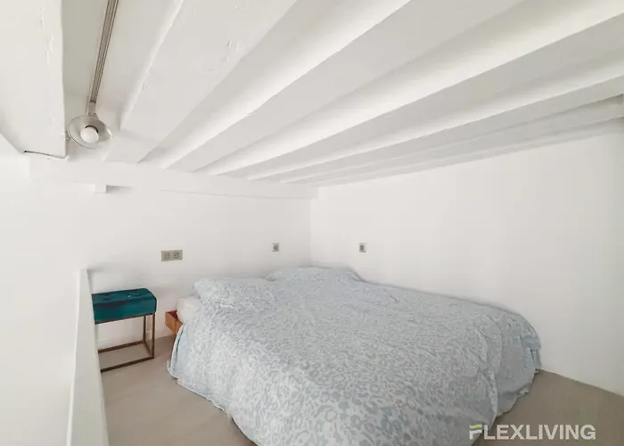 Charming In The 4th District Of Paris