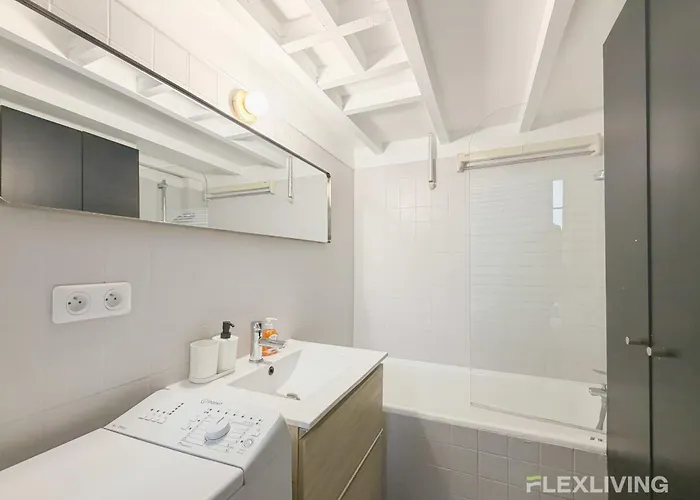 Charming In The 4th District Of Paris